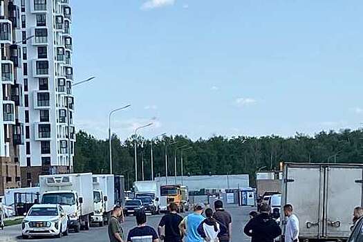 В Подмосковье на видео попали последствия жесткого ДТП с такси и мотоциклом