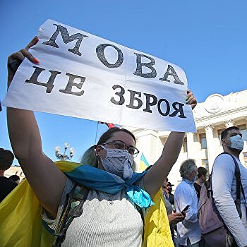 Украинизация на марше. На Украине запрещают говорить по-русски