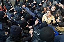 В Стамбуле применили газ против митингующих