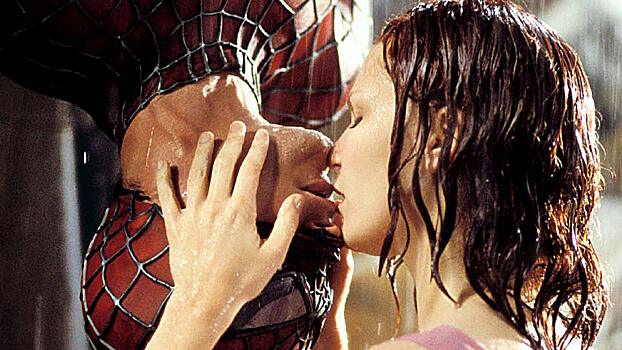 Кирстен Данст назвала культовую сцену поцелуя с Тоби Магуайром в «Человеке-пауке» отвратительной — и вот почему