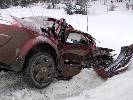 Водитель «Рено» погиб в лобовом столкновении на трассе в Якшур-Бодьинском районе