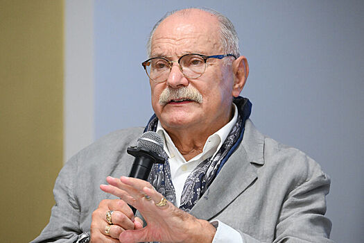 Медведев сравнил критиков Михалкова с «перепуганными бесами»