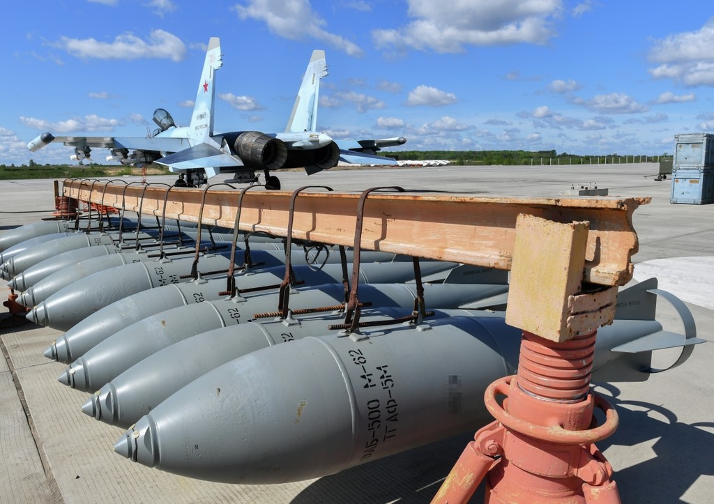Опубликовано видео третьего удара авиабомбы ФАБ-3000 в зоне СВО
