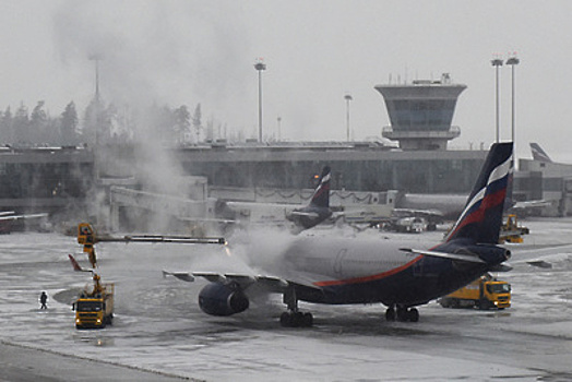 У экстренно вернувшегося в Москву самолета частично отказала связь