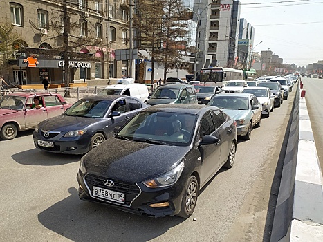 Новосибирск вечером 21 октября встал в 9-бальных автомобильных пробках