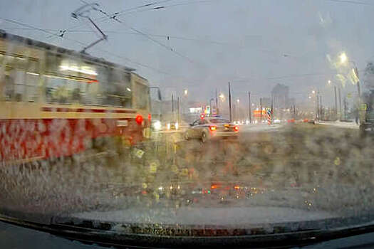 В Петербурге трамвай сошел с рельсов на открывшейся новой линии