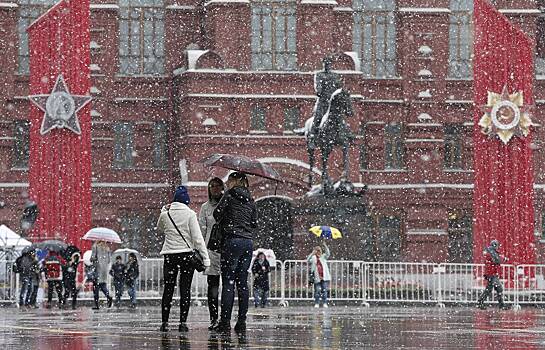 Москвичей попросили не пугаться снега в мае
