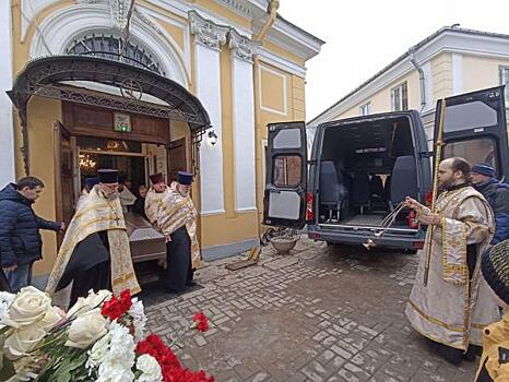 В Петербурге попрощались с убитой свечником женой священника: «Это дело бесовское»