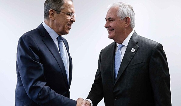 Порошенко обсудил с Тиллерсоном Донбасс