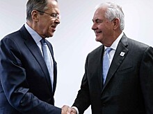 Порошенко обсудил с Тиллерсоном Донбасс