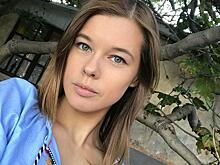 Неожиданно и загадочно! Екатерину Шпицу с трудом узнали из-за черных волос и густой челки         