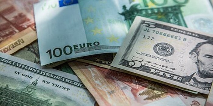 Курс евро впервые с начала августа упал ниже 72 рублей