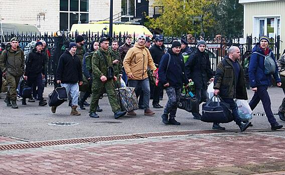 Вместо Тбилиси – в Париж: Европа смягчает правила приема для «правильных русских»