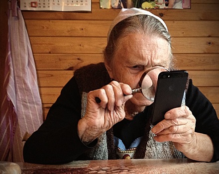Член-корр РАН: Одиночество пожилых лечится телефонным звонком