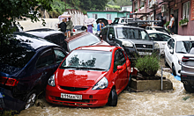 Затоплены дома, уничтожены машины: последствия сильных дождей на юге России