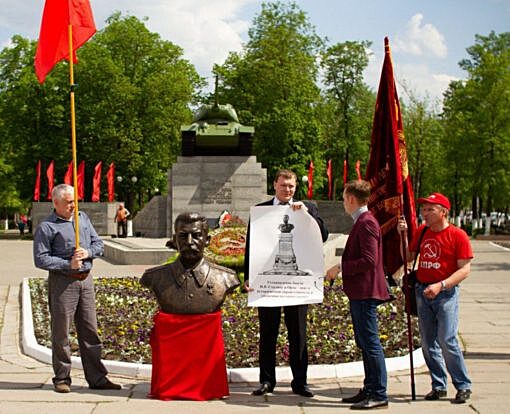 В Орле прошел пикет в защиту Сталина