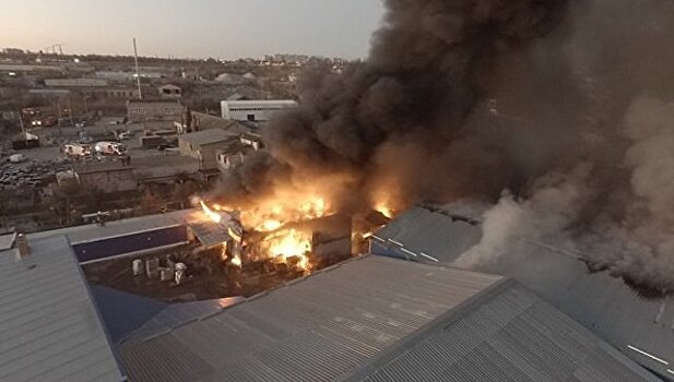В МЧС рассказали о пожаре на складе в Волгограде
