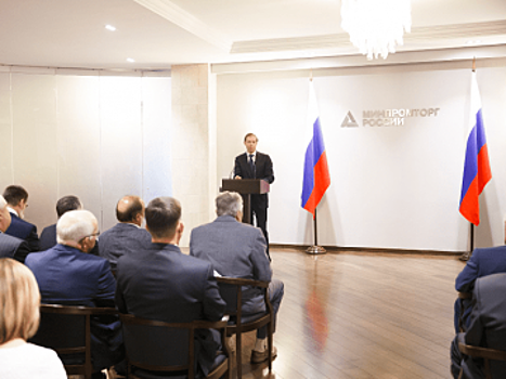 Денис Мантуров вручил государственные награды работникам оборонных предприятий