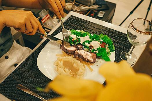 Раскрыт вред позднего приема пищи