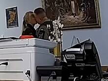 Целовавшегося на видео украинского военкома переведут в боевую часть