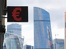 Курс евро на Мосбирже опустился ниже 51 рубля впервые с октября 2014 года