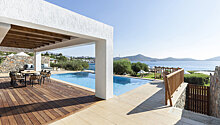 Как выглядит отдых мечты: вилла с личным бассейном и садами на лучшем пляже Греции