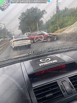 Авария на Советской площади создала огромную пробку в Кузнецком районе Новокузнецка