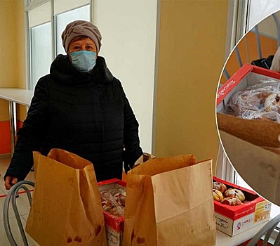 Жители Усть-Донецка угостили домашней выпечкой медиков ковидного госпиталя
