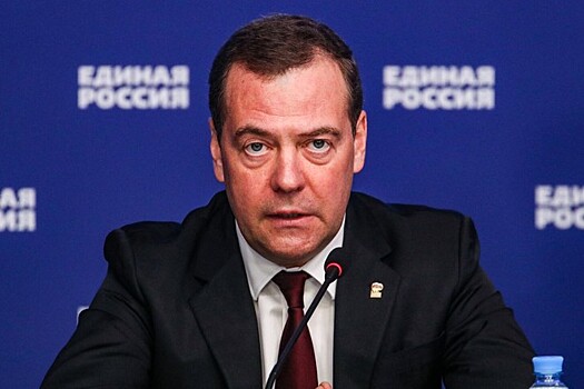 Медведев призвал губернаторов возглавлять отделения «Единой России»