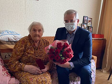 Белозерцев поздравил с 103-летием жительницу Пензы