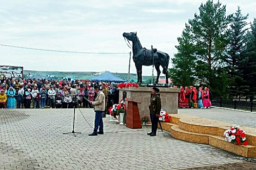 В Башкирии увековечили память легендарного коня-фронтовика