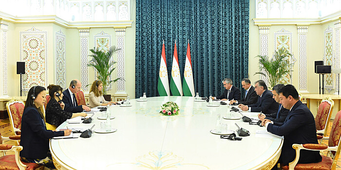 Эмомали Рахмон: Таджикистан терпит ущерб на сотни миллионов долларов от глобального потепления