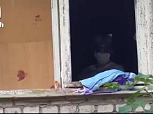 Дзержинцы жалуются на разжигающую в квартире костры соседку