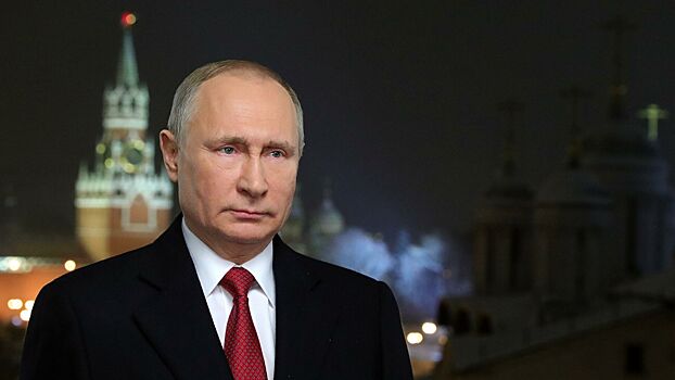 Кремль ответил на слухи о бронежилете на Путине во время обращения