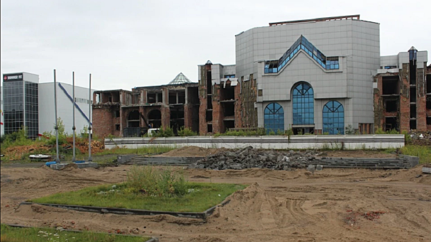 В Новосибирске продолжают снос конструкций ДК «Сибсельмаш»