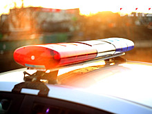 Грузовик «согнал» с дороги легковой автомобиль во Владивостоке