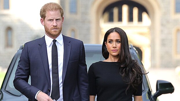 Неловкий момент Гарри и Меган: принц игнорировал руку жены ради протокола