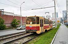 В Екатеринбурге 14 трамвайных путей огородят от автомобилистов