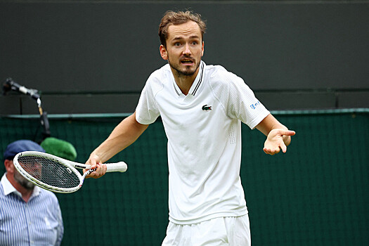 Теннисист Медведев взял медицинский тайм-аут в финале US Open с Джоковичем