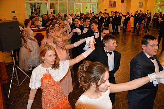Клинцовская епархия Брянской области устроила молодежный бал