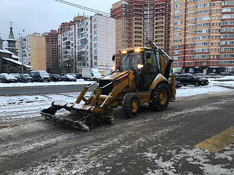 Работы по ликвидации последствий снегопада продолжаются в поселении Киевский