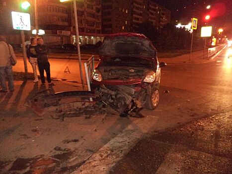 Три иномарки разбились во время аварии в Костроме