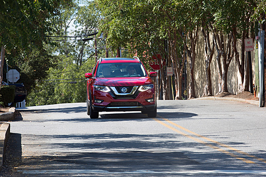 Самопроизвольно тормозящие Nissan Rouge спровоцировали 14 ДТП