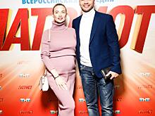 Андрей Черкасов с беременной женой, Роман Гриценко с новой девушкой и другие звезды на премьере сериала «Патриот»
