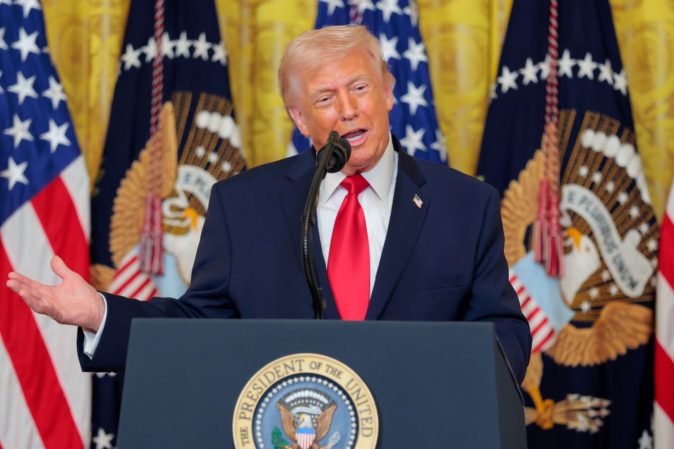 Трамп — о турнире UFC в Белом доме: весь народ приглашён, вход бесплатный