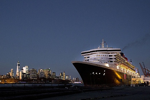 Сотни пассажиров лайнера Queen Mary 2 не могут сойти с борта из-за заражения норовирусом