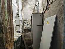 Жители новостройки в Нефтеюганске бьют тревогу и просят помощи у властей: подвал затоплен, стены в плесени