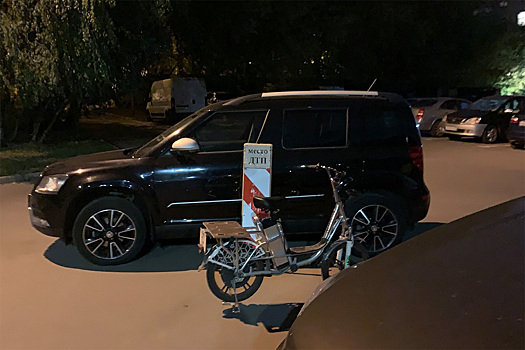 Курьер попал в аварию и возмутил россиян