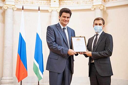 Металлургам РМК вручили ведомственные награды