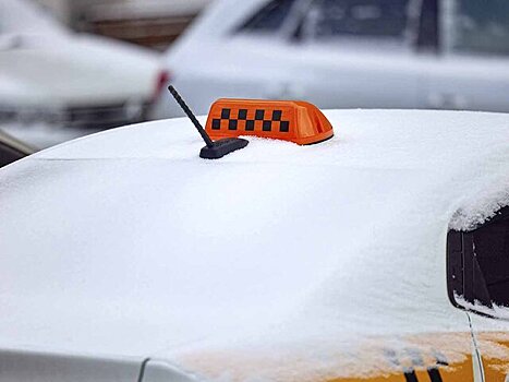 Депутат Нилов призвал службы такси с пониманием отнестись к идее порога цен в непогоду